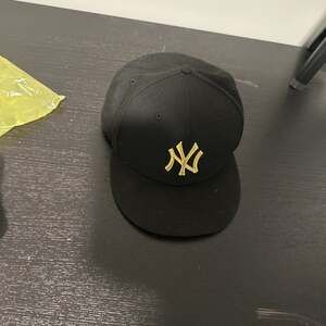 New Era New York Yankees Black Metallic Gold 59FIFTY Fitted Cap